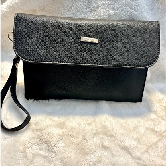 Bagsure Handbags - NEW Bagsure Clutch Wristlet Black Gold-Tone Accents Snap Closure Reptile Pattern